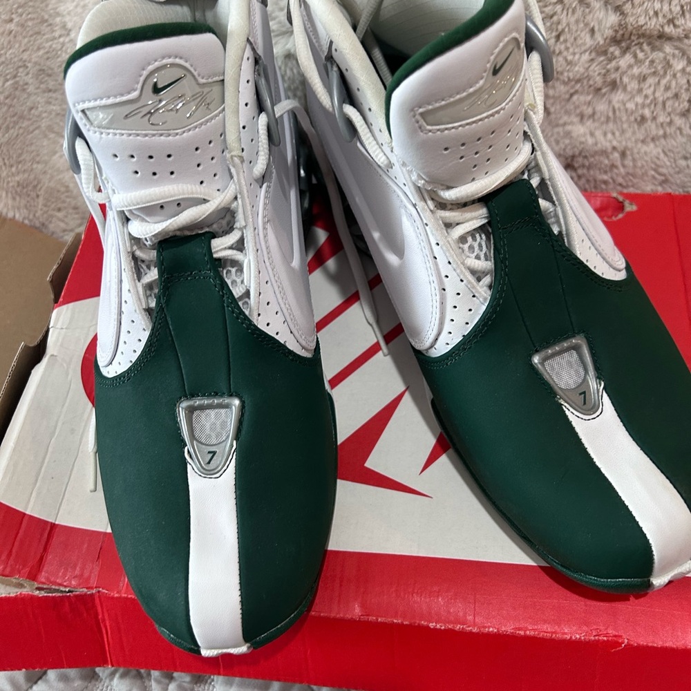 Nike Men's Sneakers in Green and White